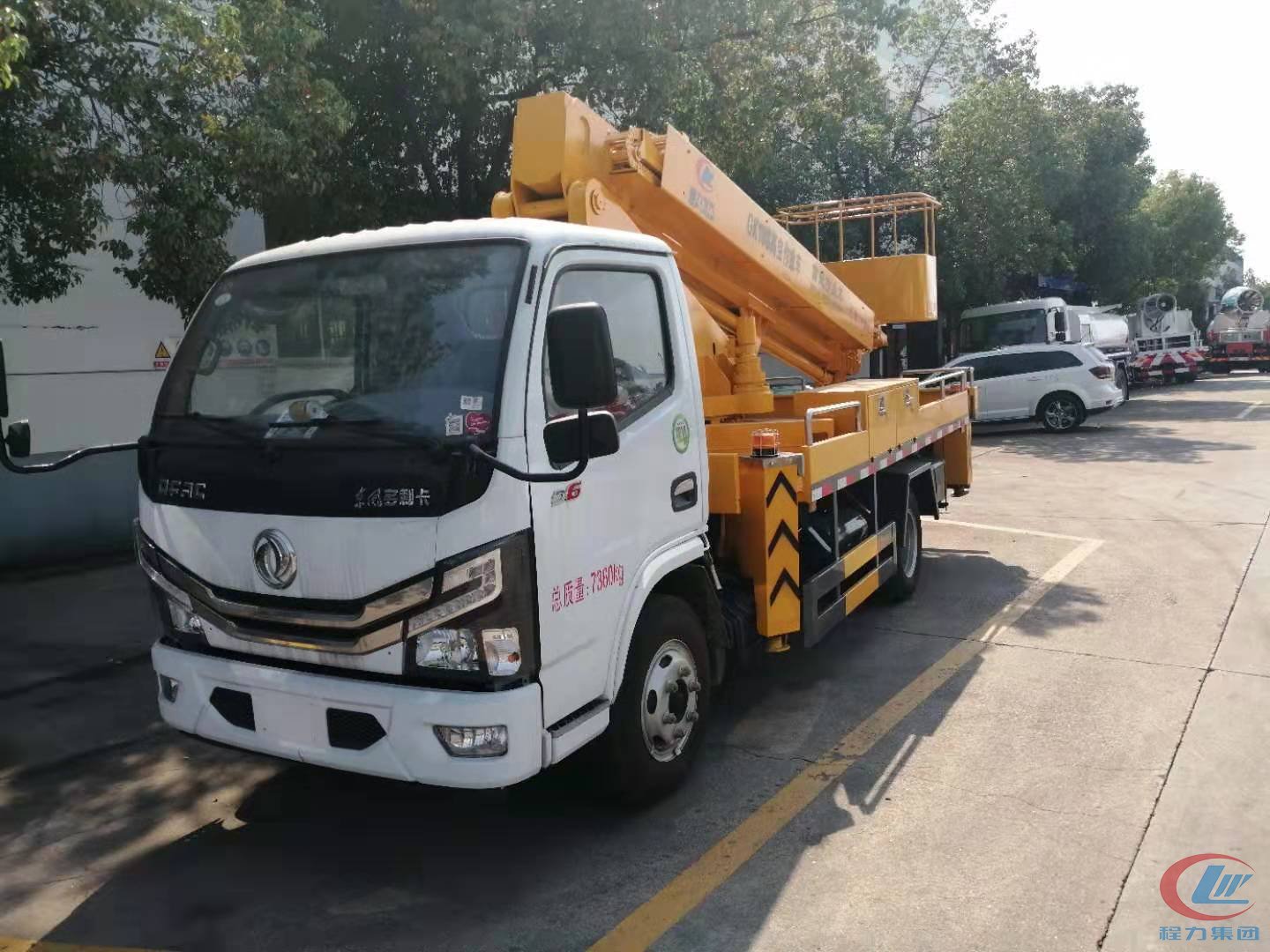 國(guó)六多利卡18米直臂高空作業(yè)車(chē)