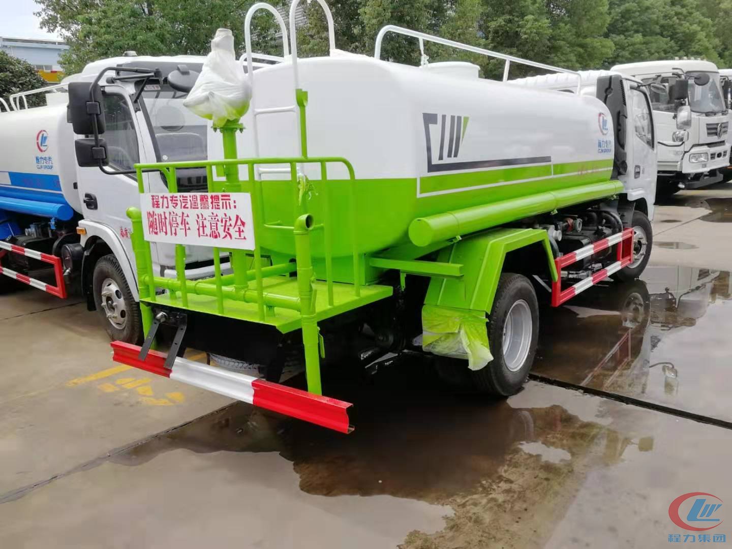 東風(fēng)多利卡國六灑水車5方罐體