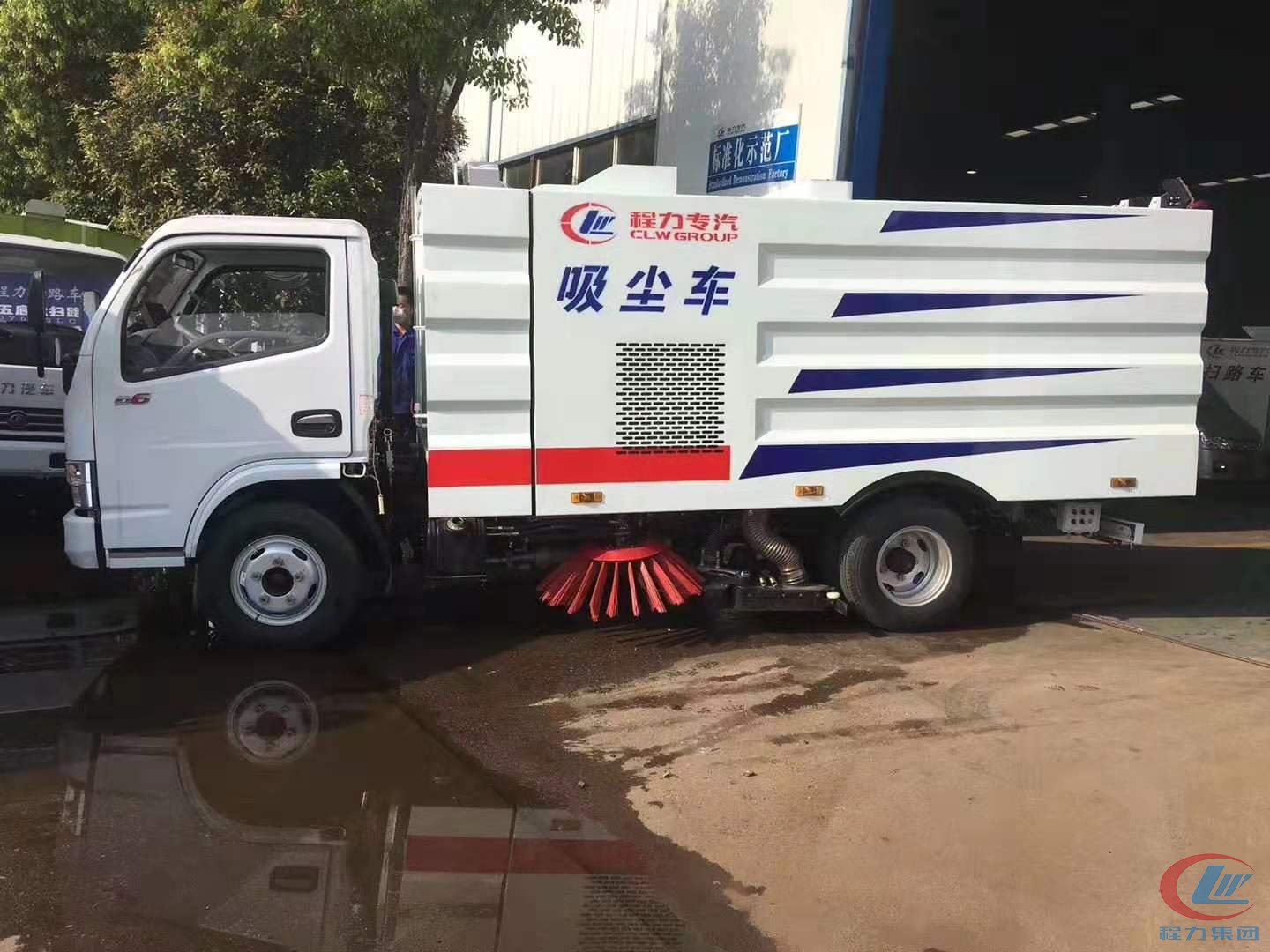 程力威牌東風(fēng)多利卡D6吸塵車(chē)
