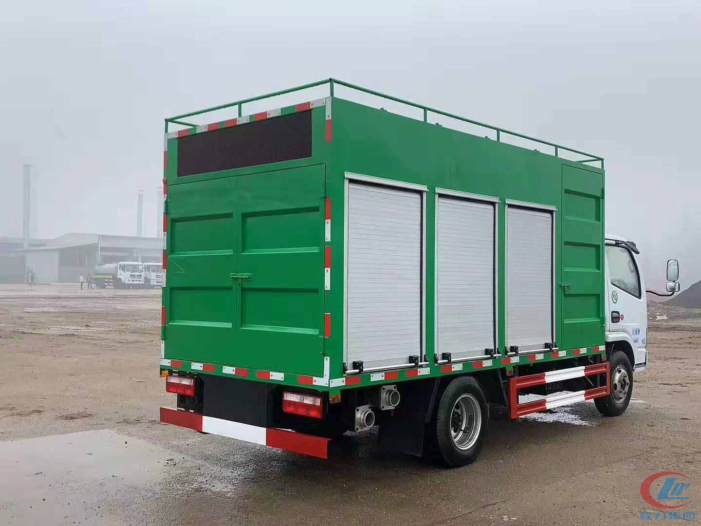 綠色上裝東風污水處理車