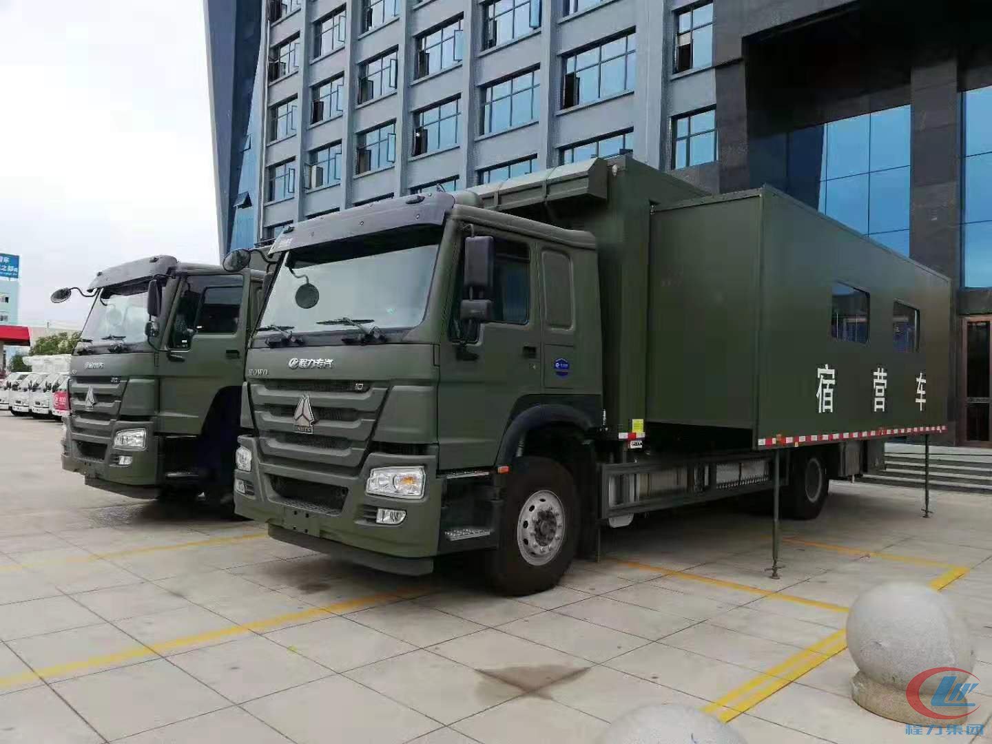 程力威牌重汽新型宿營(yíng)車(chē)組圖