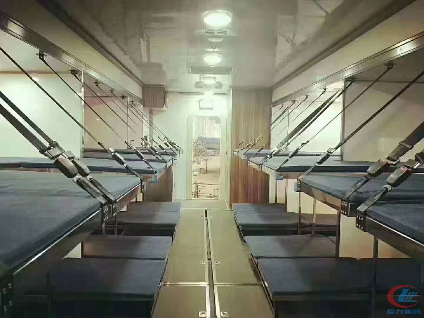 大型新型宿營(yíng)車(chē)