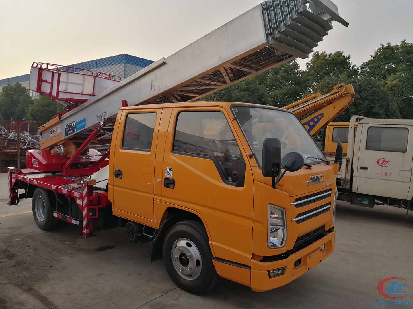 國(guó)六江鈴云梯搬家車側(cè)面圖