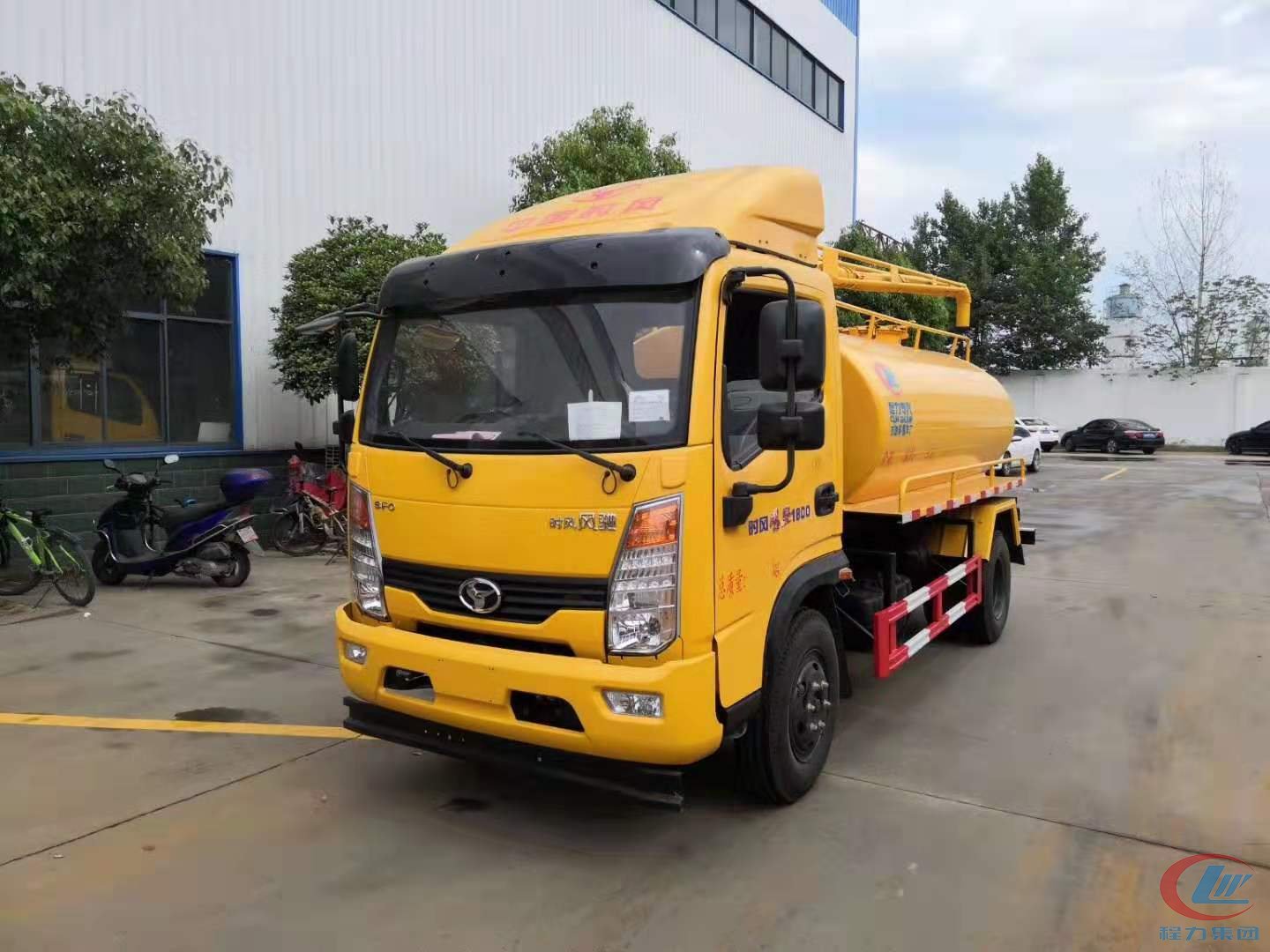 時風(fēng)風(fēng)馳黃牌吸糞車