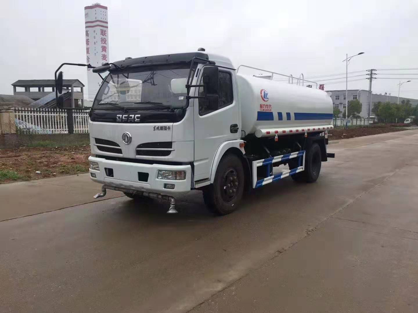 程力東風(fēng)多利卡9.5方綠化噴灑車正面圖