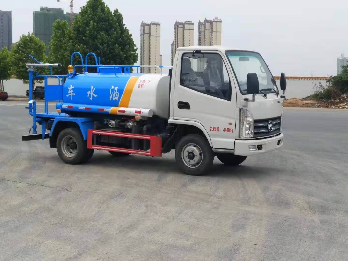 凱馬不超重藍(lán)牌綠化灑水車圖片