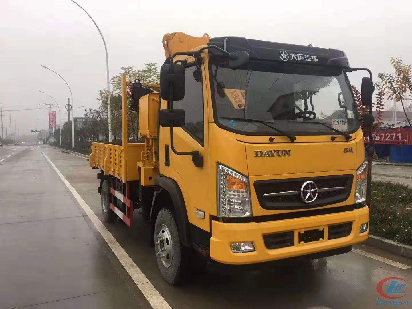 大運(yùn)征途折臂隨車(chē)吊