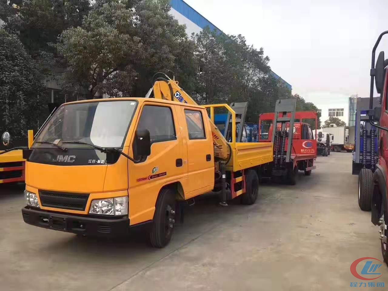 江鈴順達(dá)藍(lán)牌隨車吊，上裝徐工折臂吊