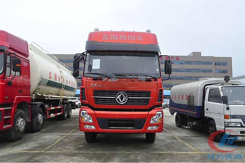 東風(fēng)天龍前四后八35方粉粒物料運(yùn)輸車正面圖