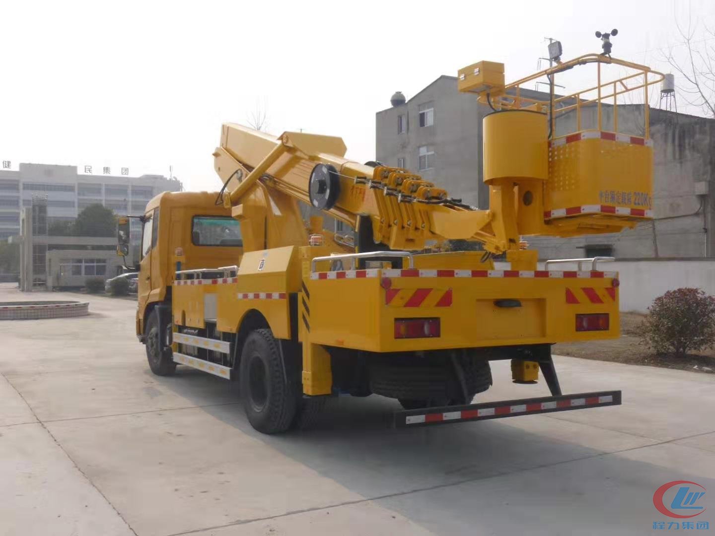 東風(fēng)天錦28米伸縮臂高空作業(yè)車