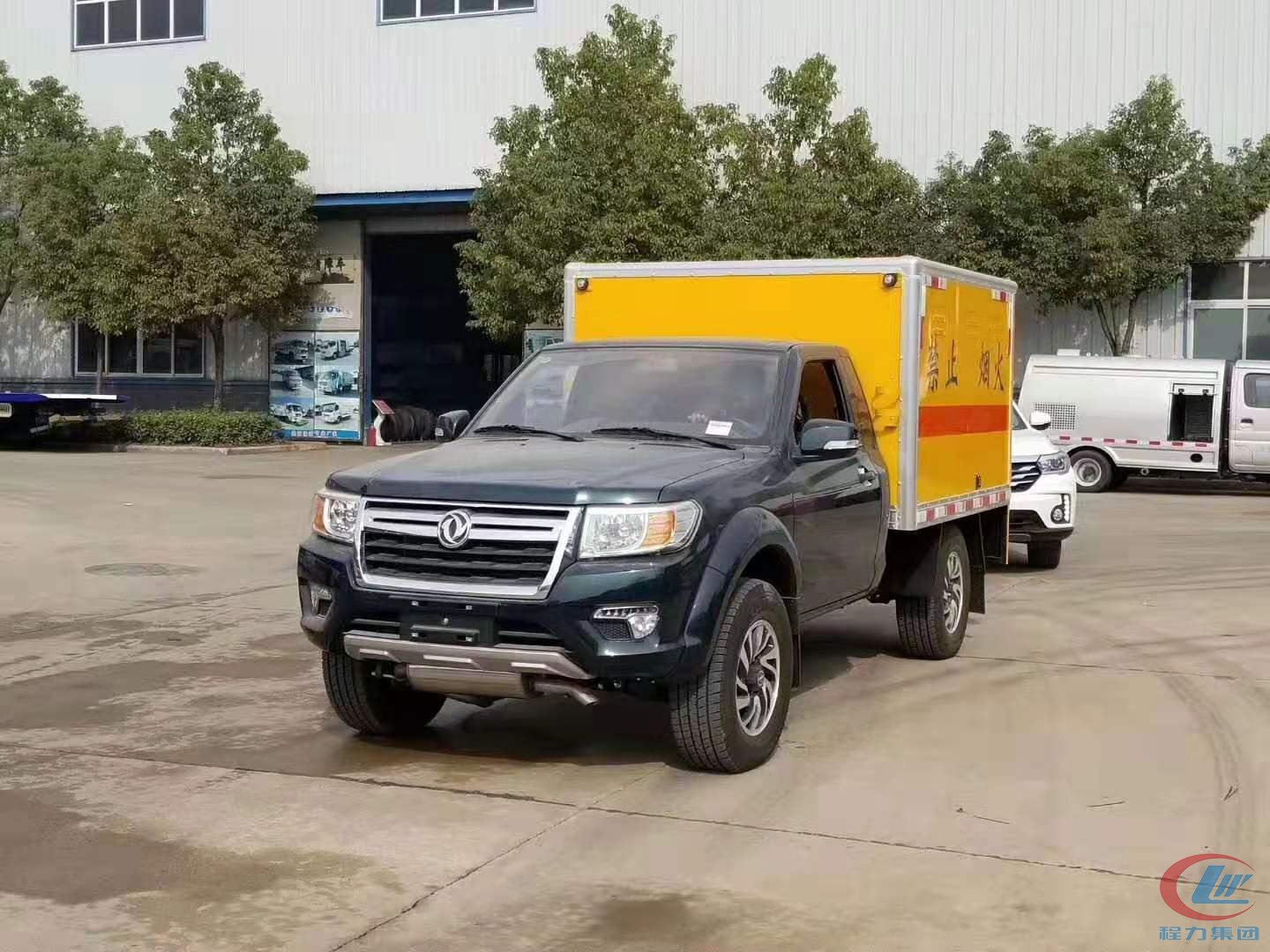 東風(fēng)日產(chǎn)皮卡危險(xiǎn)品運(yùn)輸車