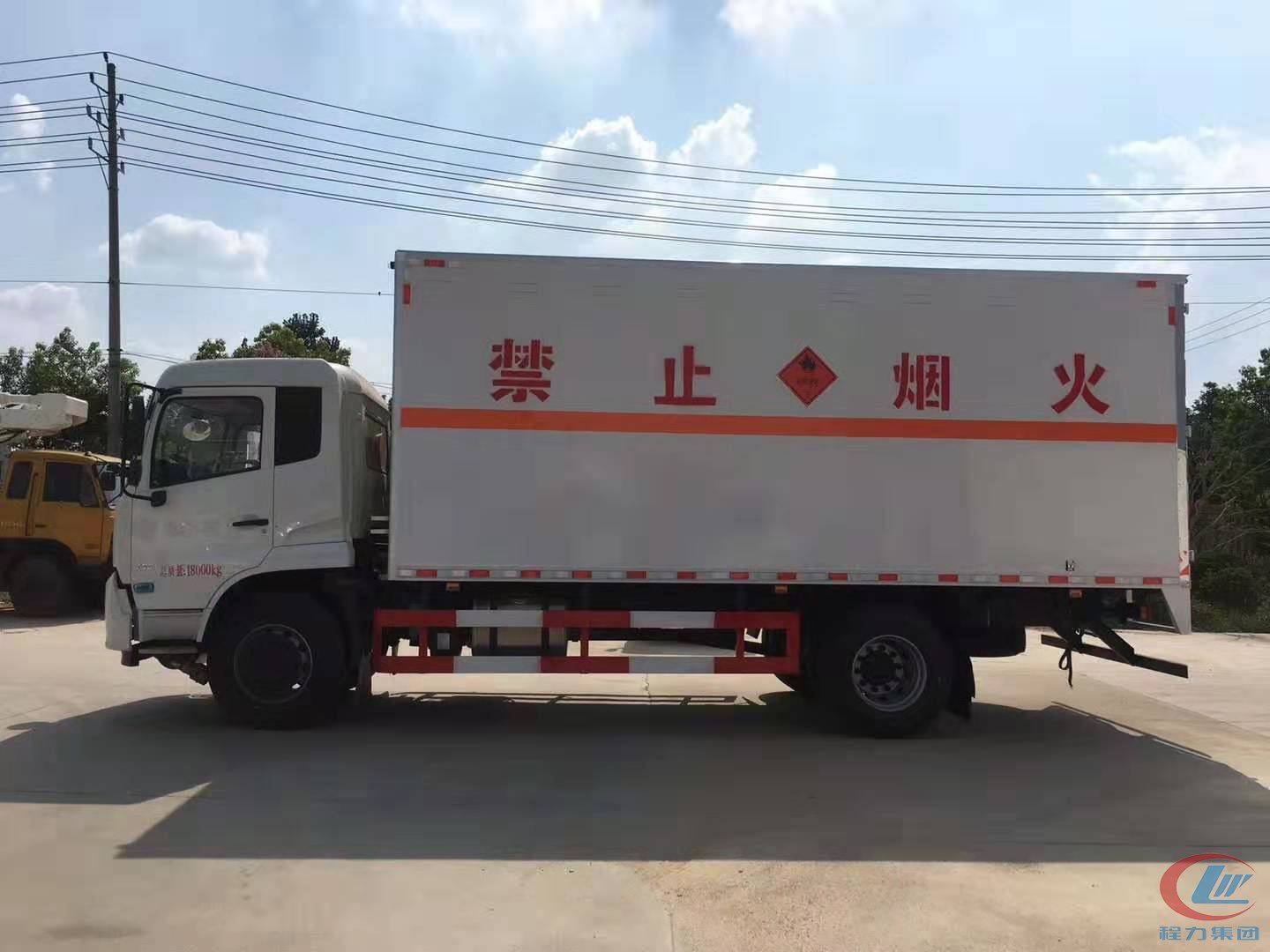東風(fēng)天錦易燃液體廂式危險品運輸車
