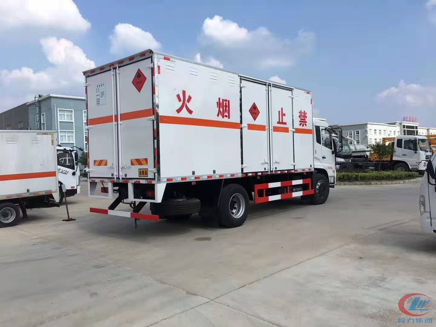 東風(fēng)天錦易燃液體廂式運輸車