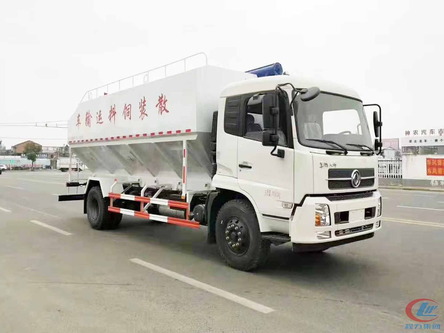 程力10噸天錦散裝飼料車(chē)高清圖