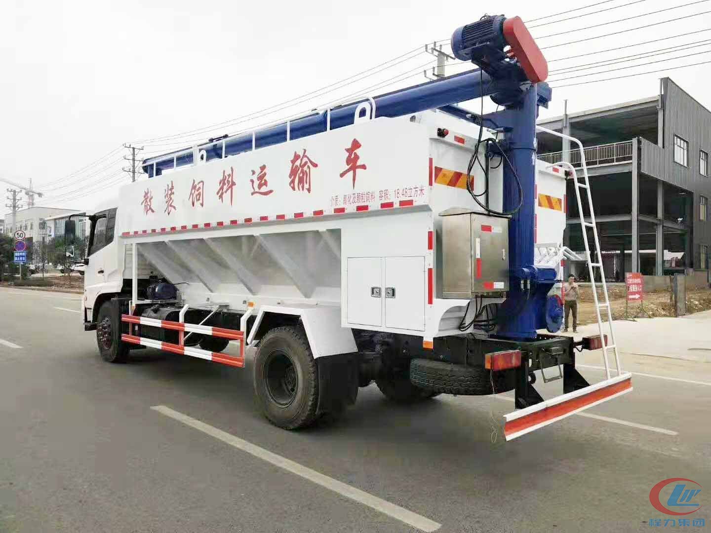 程力10噸天錦散裝飼料車(chē)側(cè)面圖