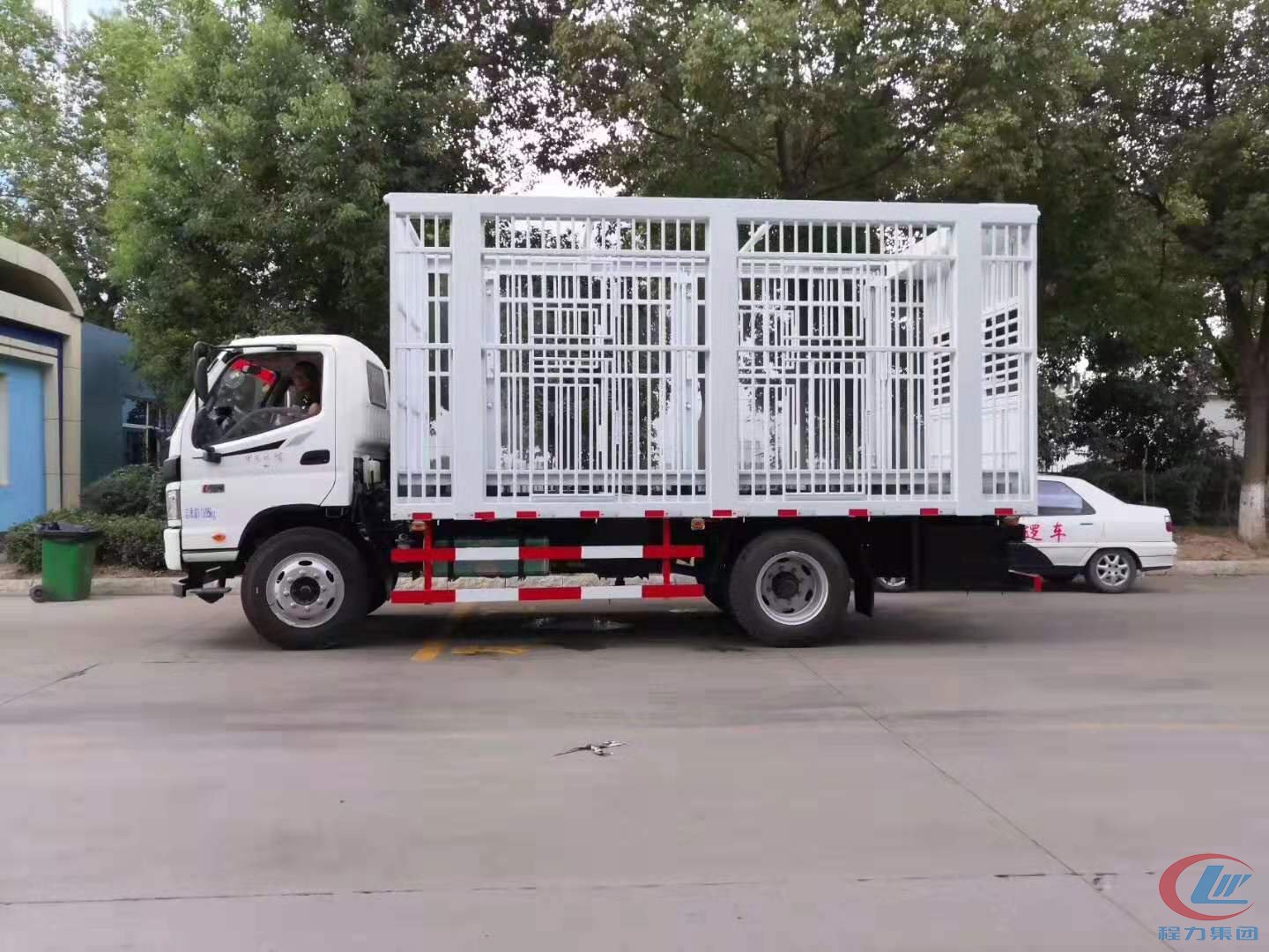 福田歐馬可倉(cāng)欄式運(yùn)豬車