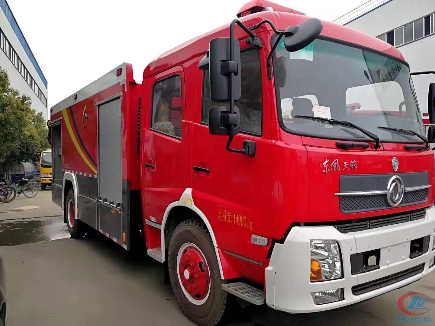 程力集團東風泡沫消防車側(cè)面圖