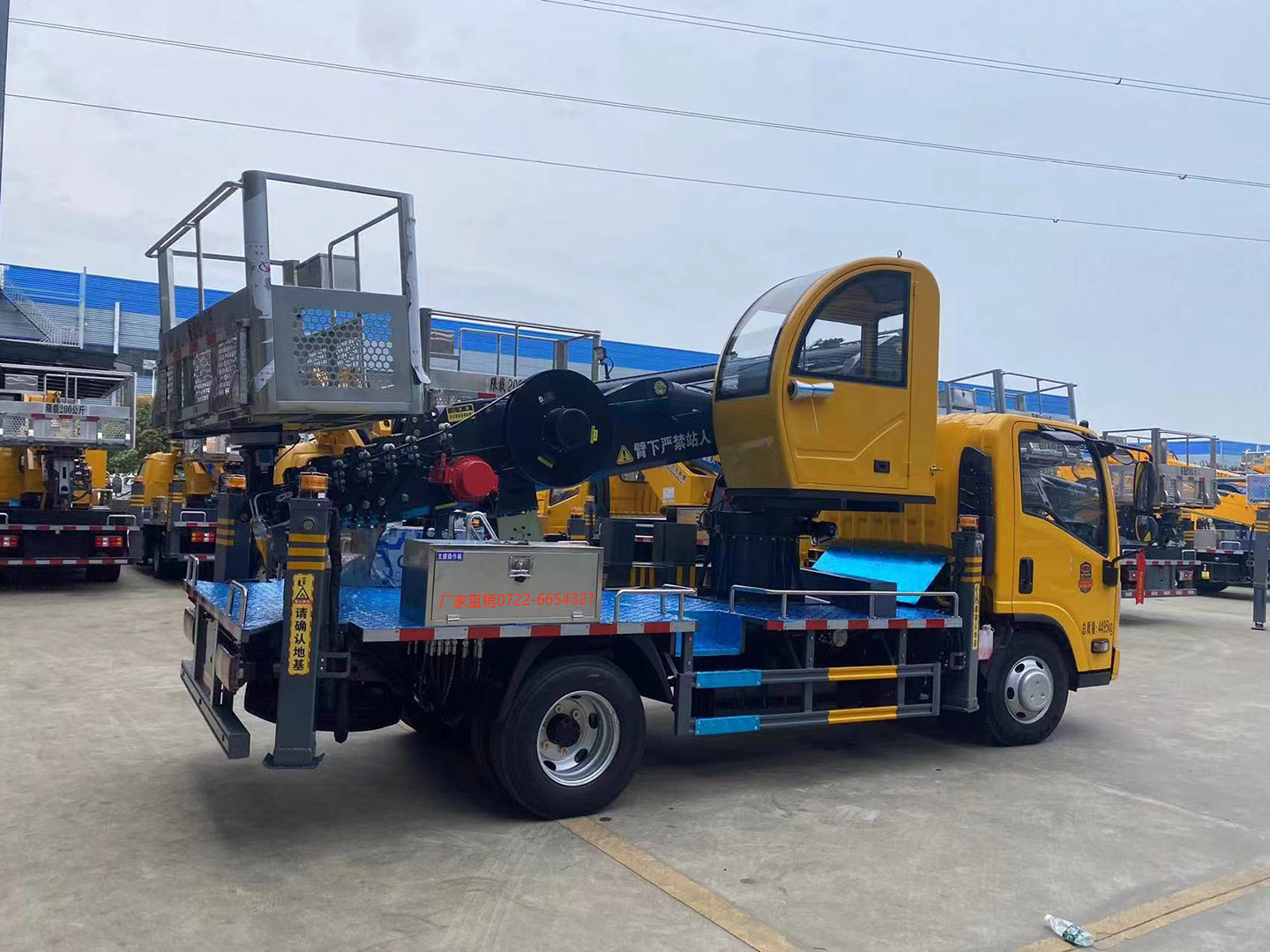 五十鈴寬體駕駛室藍(lán)牌28米伸縮臂高空車