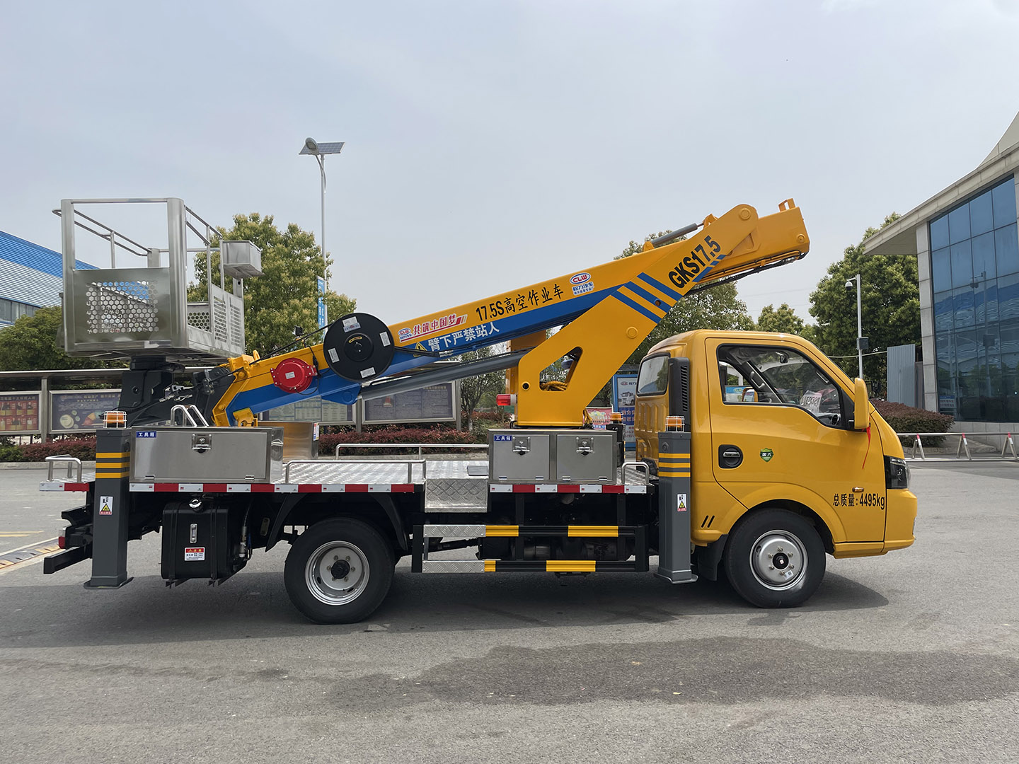 東風(fēng)途逸藍(lán)牌伸縮臂登高車