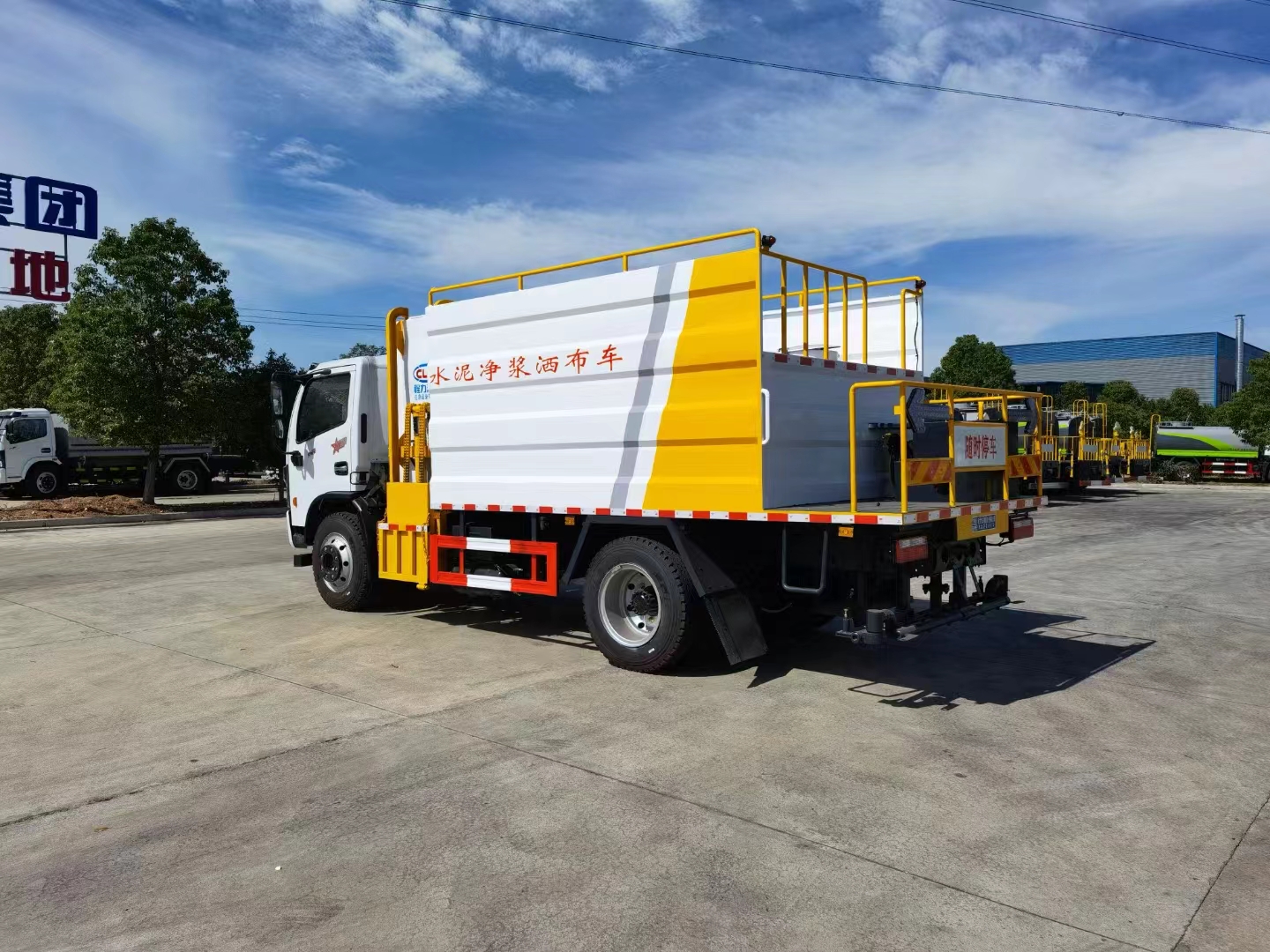 程力集團東風(fēng)大多利卡水泥凈漿灑布車