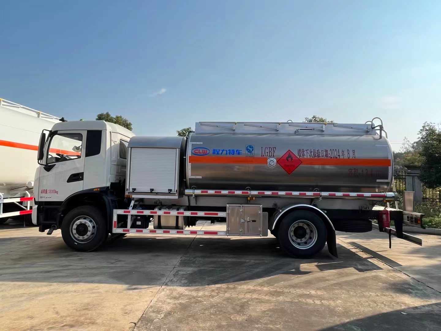 東風(fēng)天錦飛機(jī)加油車