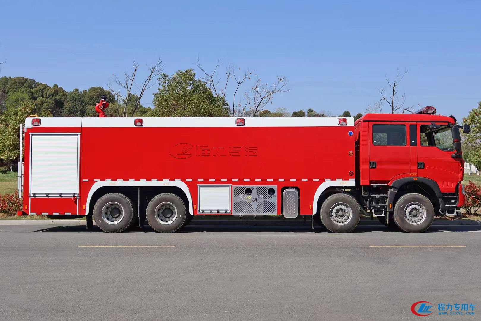 程力集團應(yīng)急重汽豪沃25噸水罐消防車