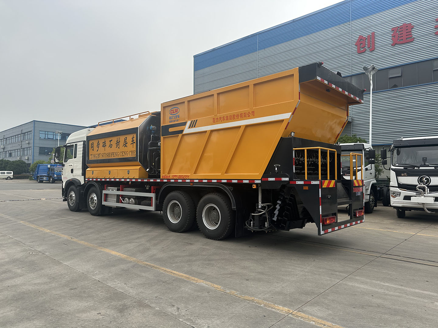 重汽豪沃前四后八瀝青碎石同步封層車